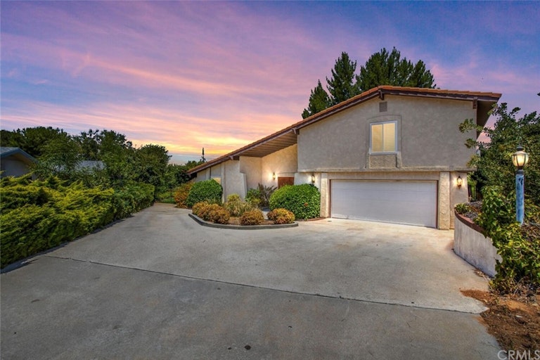 Photo 1 of 44 - 12831 Miradero Pl, Redlands, CA 92373