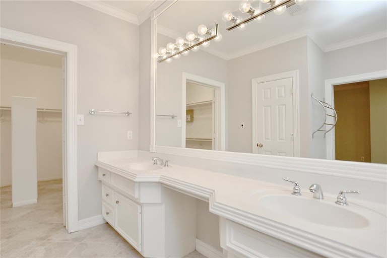 Photo 18 of 26 - 1318 Castle Ct, Houston, TX 77006