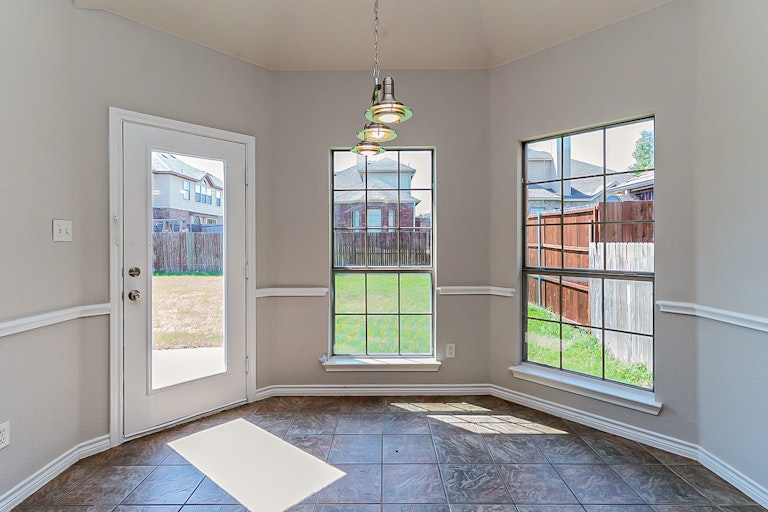 Photo 12 of 32 - 6813 White River Dr, Fort Worth, TX 76179