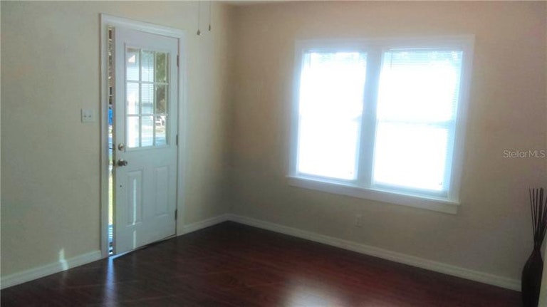 Photo 7 of 16 - 2435 10th St S, Saint Petersburg, FL 33705