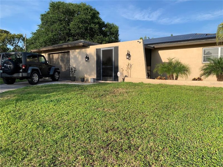 Photo 2 of 35 - 1618 Whithorn Pl, Palm Harbor, FL 34684