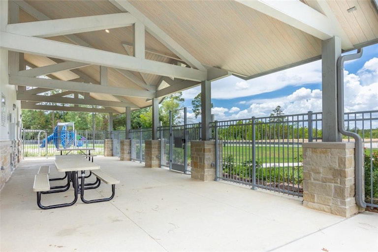 Photo 11 of 22 - 2134 Royal Ann Way, Tomball, TX 77375