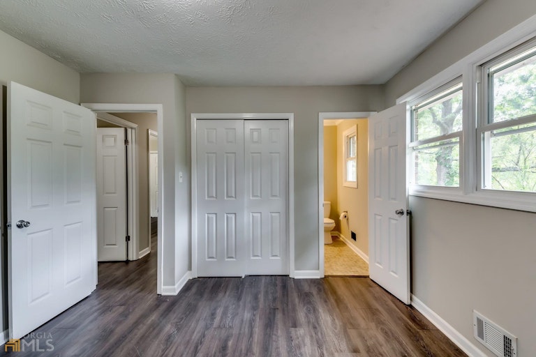 Photo 8 of 24 - 2920 NW Landmark Dr, Conyers, GA 30094