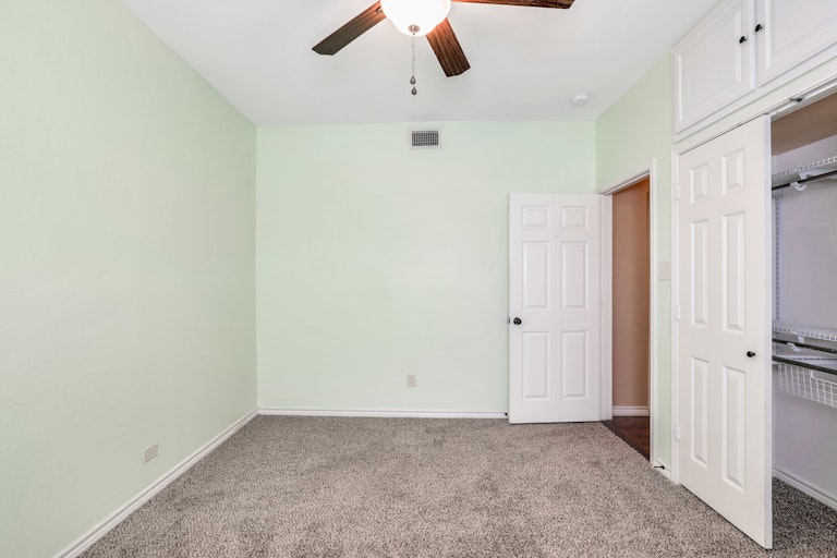 Photo 21 of 25 - 8705 Vista Royale Dr, Fort Worth, TX 76108
