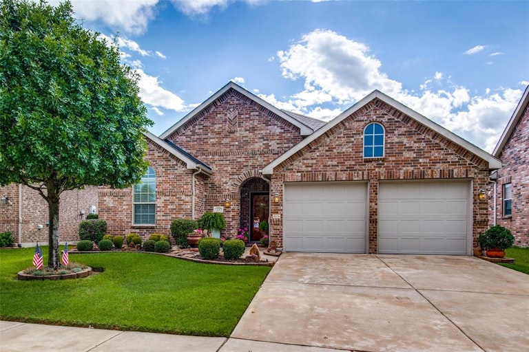 Photo 1 of 29 - 328 Turnstone Dr, Little Elm, TX 75068