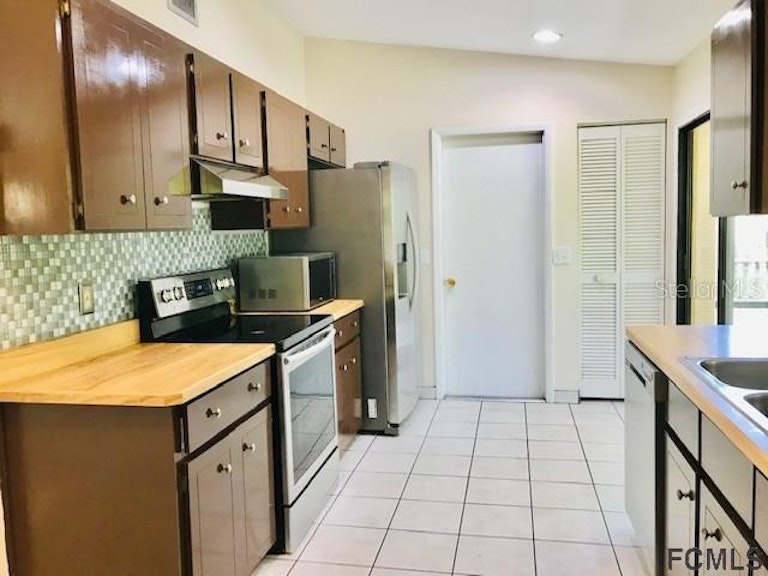 Photo 9 of 26 - 43 Bayside Dr, Palm Coast, FL 32137