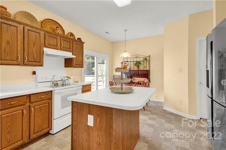 Photo 8 of 18 - 8518 Mineral Ridge Way, Charlotte, NC 28269