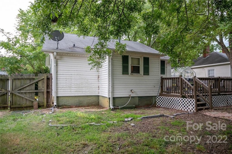 Photo 7 of 20 - 407 E 11th St, Kannapolis, NC 28083