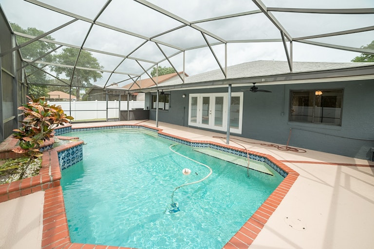 Photo 2 of 18 - 1014 Albamonte Ct, Oviedo, FL 32765
