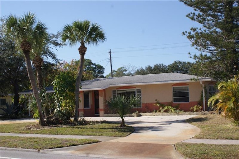 Photo 1 of 25 - 600 Harbor Dr S, Venice, FL 34285