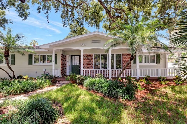 Photo 1 of 52 - 2302 S Arrawana Ave, Tampa, FL 33629