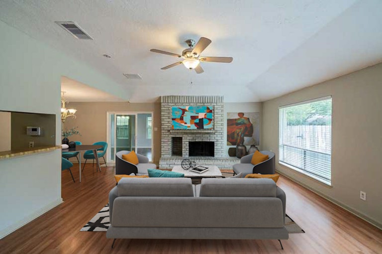 Photo 2 of 32 - 105 Greenshire Dr, League City, TX 77573
