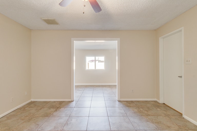 Photo 14 of 31 - 6538 W Vogel Ave, Glendale, AZ 85302