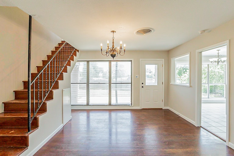 Photo 12 of 23 - 850 Linda Lou Dr, San Antonio, TX 78223