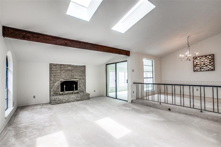 Photo 5 of 25 - 6006 Excalibur Dr, Garland, TX 75044