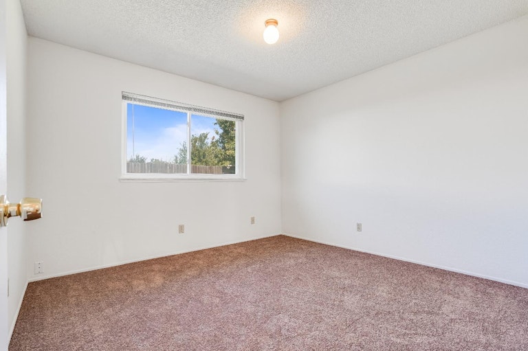 Photo 24 of 36 - 4636 Baywind Dr, Sacramento, CA 95838
