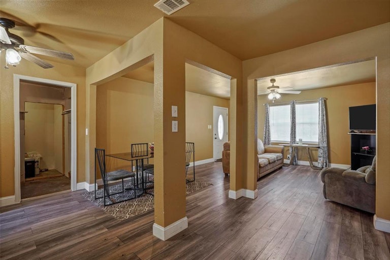 Photo 9 of 29 - 612 Highland Dr, Arlington, TX 76010