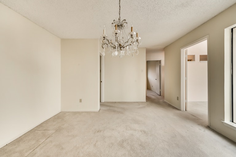 Photo 14 of 28 - 718 Cliffwood Cir, Duncanville, TX 75116