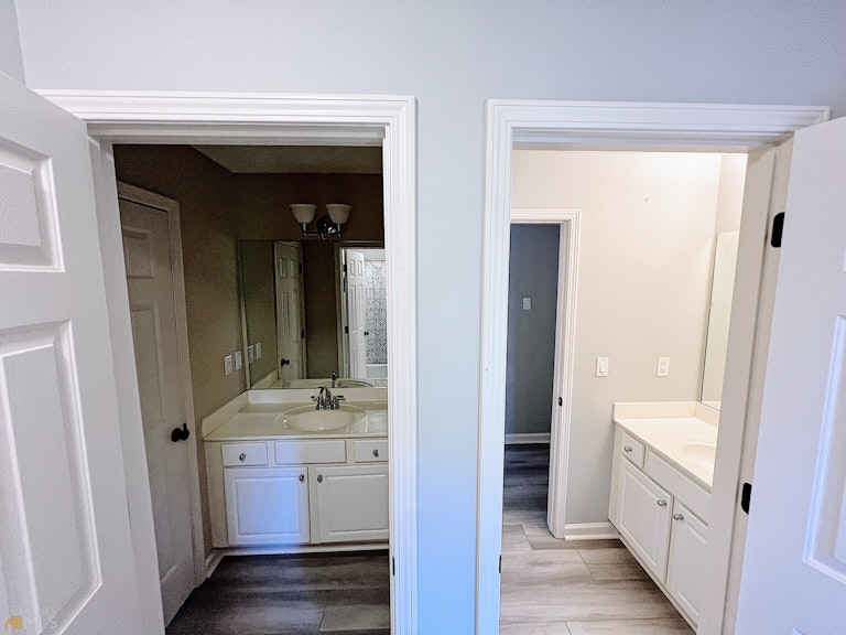 Photo 21 of 34 - 1015 York Cv, Alpharetta, GA 30004