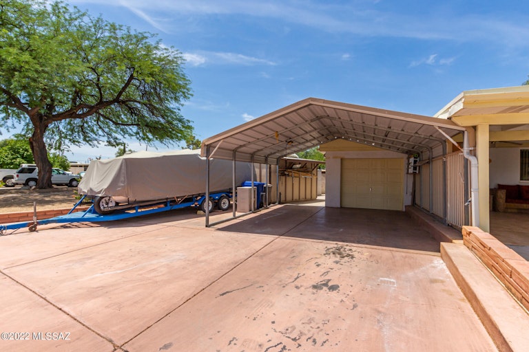 Photo 7 of 45 - 712 S Kenyon Ct, Tucson, AZ 85710