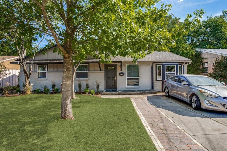 Photo 2 of 19 - 551 Cripple Creek Dr, Duncanville, TX 75116