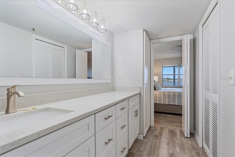 Photo 19 of 44 - 1360 Siesta Bayside Dr #1360-D, Sarasota, FL 34242