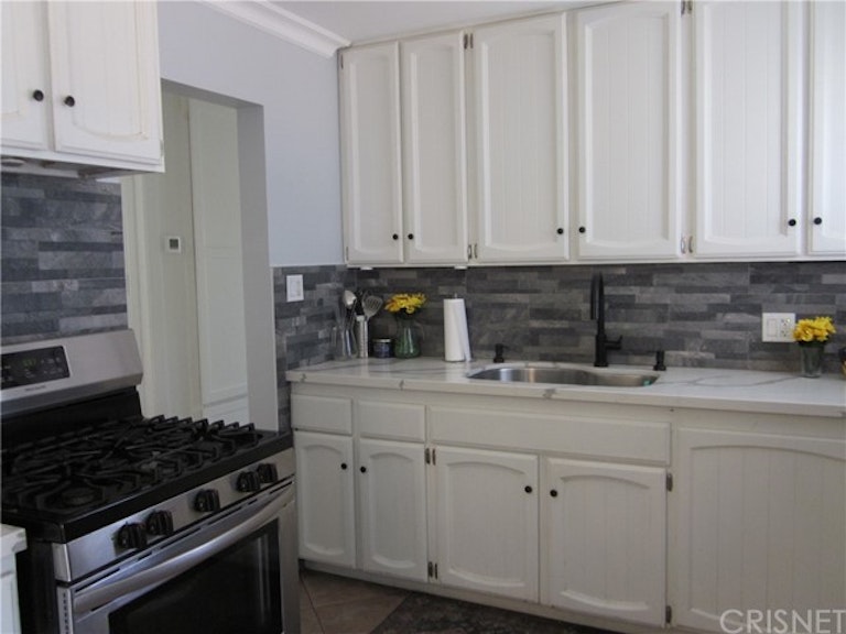 Photo 14 of 45 - 8712 Stansbury Ave, Panorama City, CA 91402