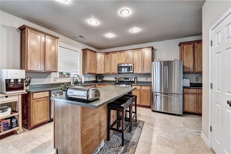Photo 10 of 38 - 342 Rutlidge Park Ln, Suwanee, GA 30024