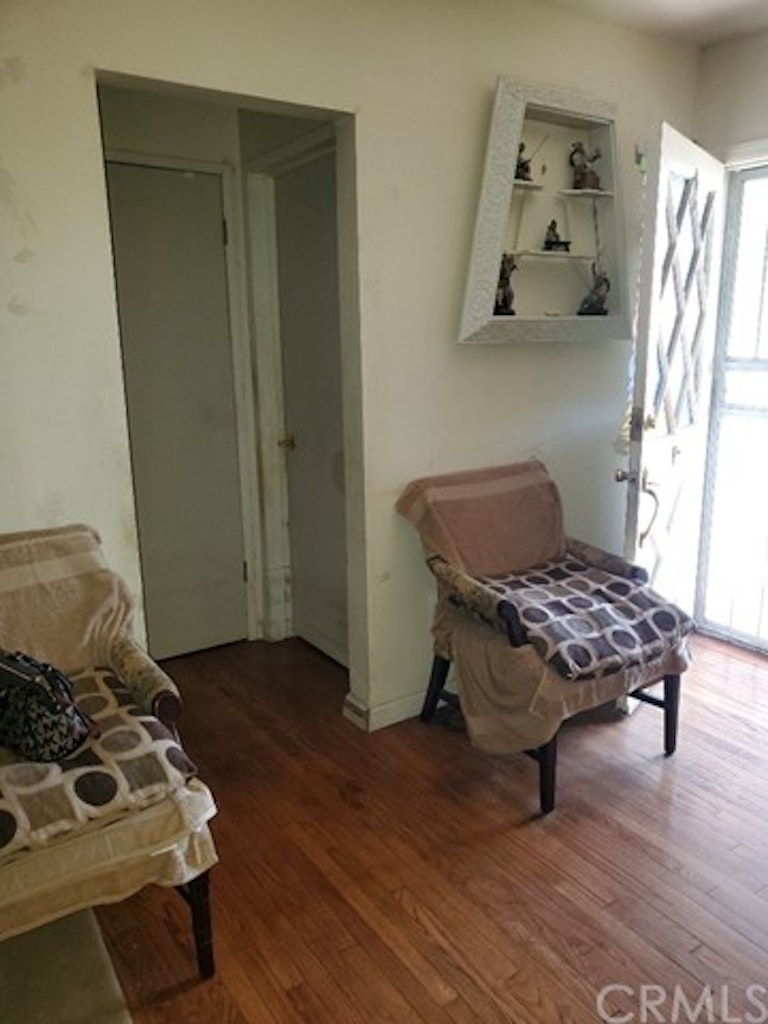 Photo 4 of 18 - 815 W 156th St, Compton, CA 90220
