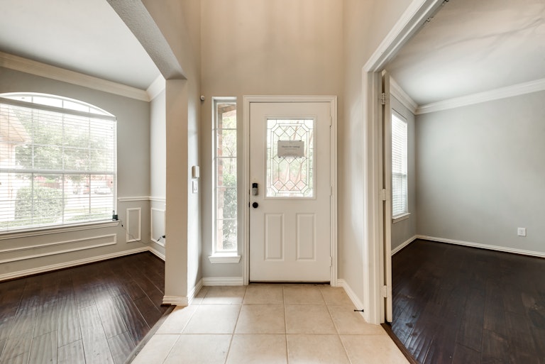 Photo 9 of 32 - 530 Lauren Ct, Keller, TX 76248