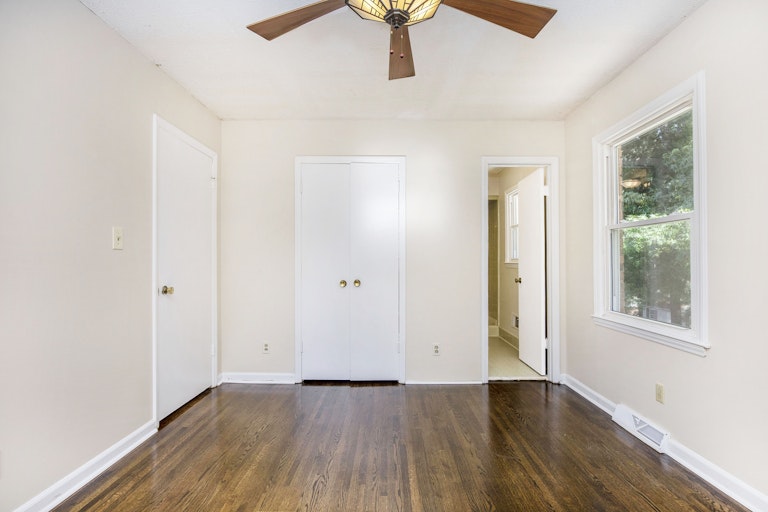 Photo 16 of 22 - 6721 Cedar Springs Rd, Charlotte, NC 28212