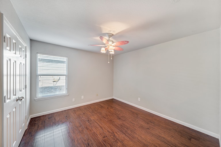 Photo 16 of 24 - 1374 Emily Ct, Burleson, TX 76028