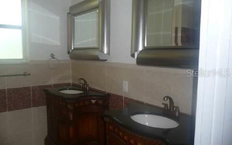 Photo 3 of 5 - 32 Colony St, Saint Augustine, FL 32084