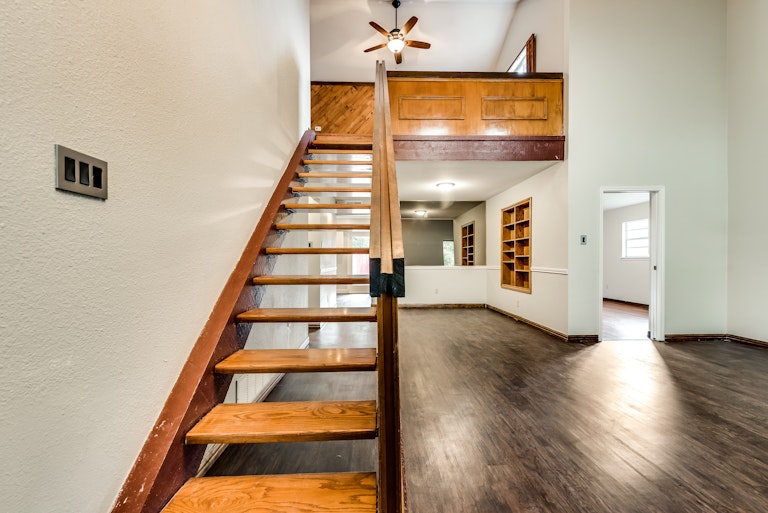 Photo 14 of 30 - 3421 Castle Rock Ln, Garland, TX 75044