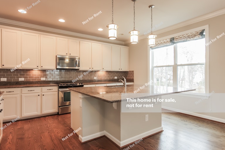 Photo 12 of 25 - 2504 Heathcote Ln, Apex, NC 27502