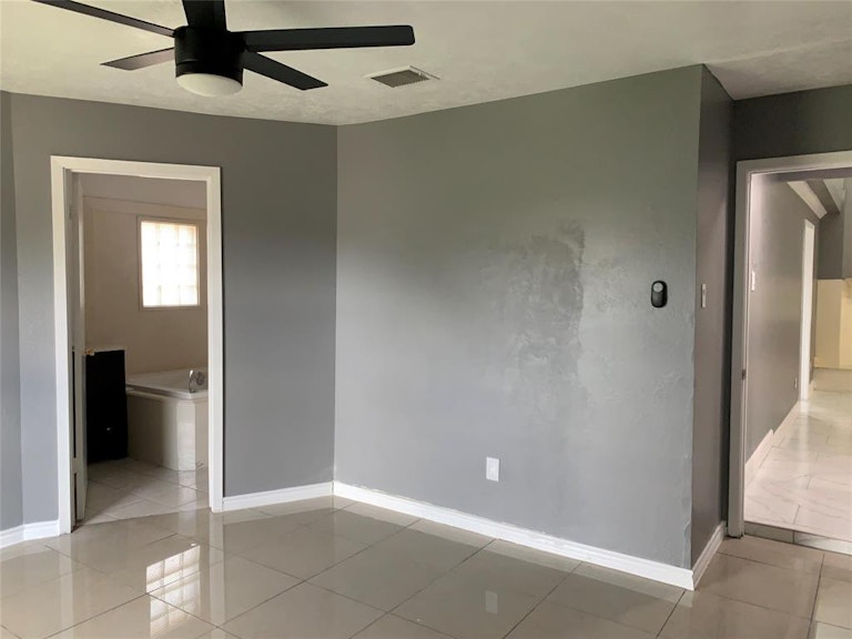 Photo 9 of 14 - 1406 Willersley Ln, Channelview, TX 77530