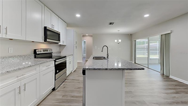 Photo 6 of 21 - 6388 20th St N, Saint Petersburg, FL 33702