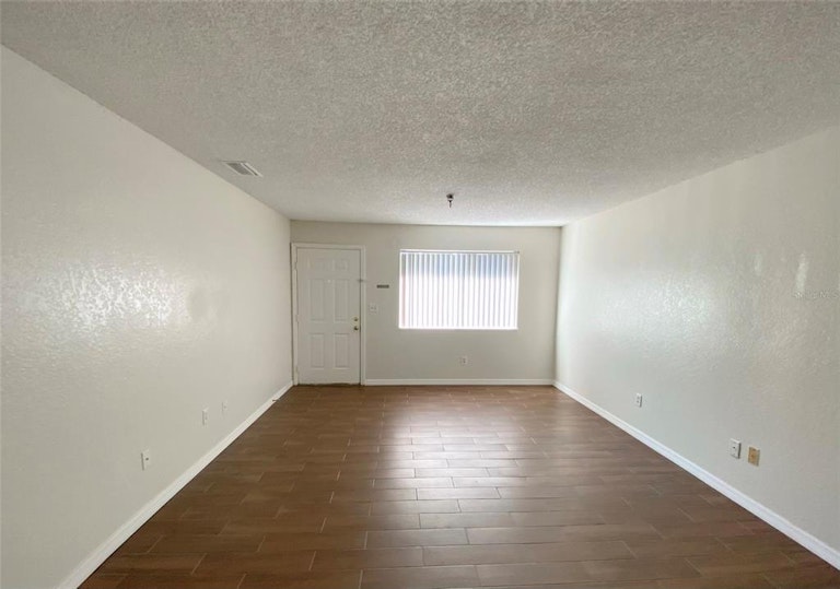 Photo 7 of 28 - 10263 Gandy Blvd N #2001, Saint Petersburg, FL 33702