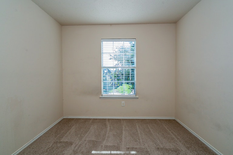 Photo 17 of 22 - 3521 Louise Ln, Balch Springs, TX 75180