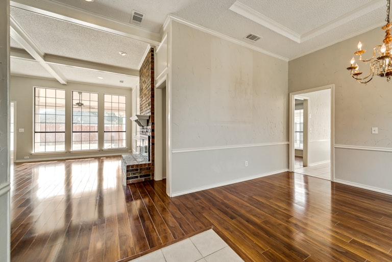Photo 12 of 28 - 4436 Jenning Dr, Plano, TX 75093