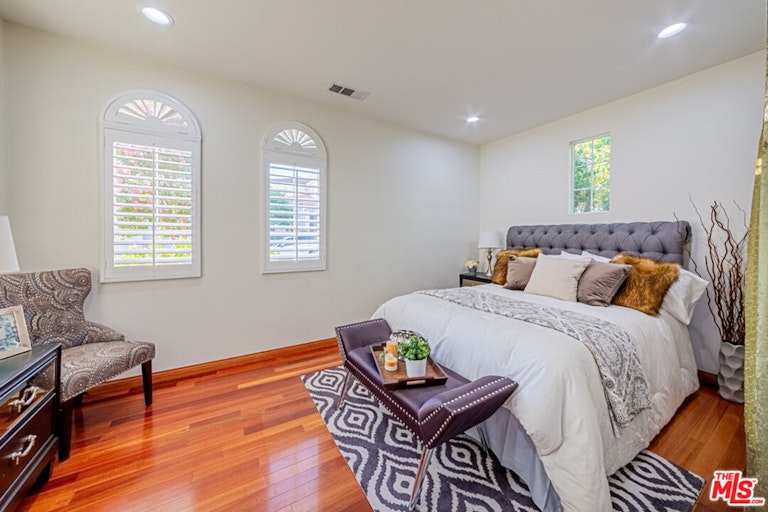 Photo 10 of 48 - 686 Milford St, Los Angeles, CA 90042