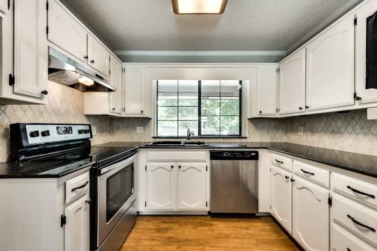 Photo 6 of 26 - 3615 Dalton Dr, Corinth, TX 76208