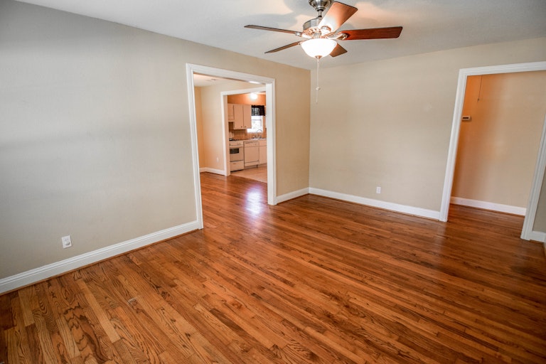 Photo 11 of 36 - 1801 Westway Ave, Garland, TX 75042