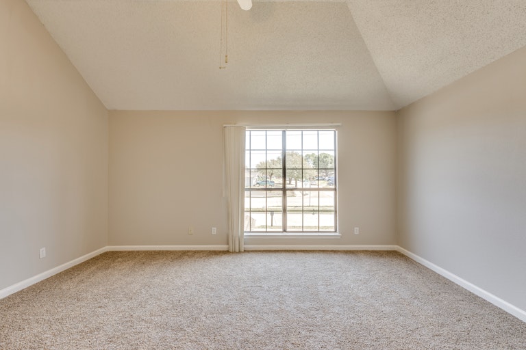 Photo 18 of 24 - 920 S Old Orchard Ln, Lewisville, TX 75067
