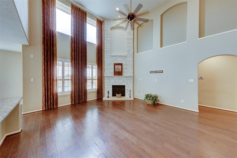 Photo 11 of 50 - 2240 Lakeway Dr, Friendswood, TX 77546