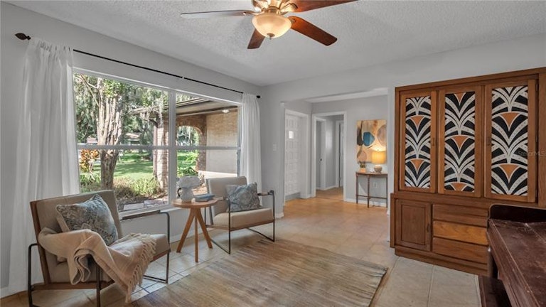 Photo 4 of 38 - 158 Oak Sq S, Lakeland, FL 33813