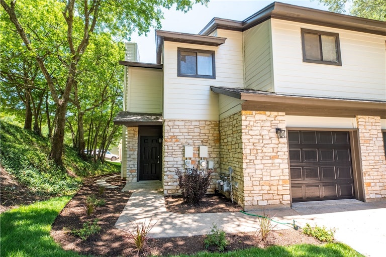 Photo 20 of 32 - 9000 Mountain Ridge Dr, Austin, TX 78759