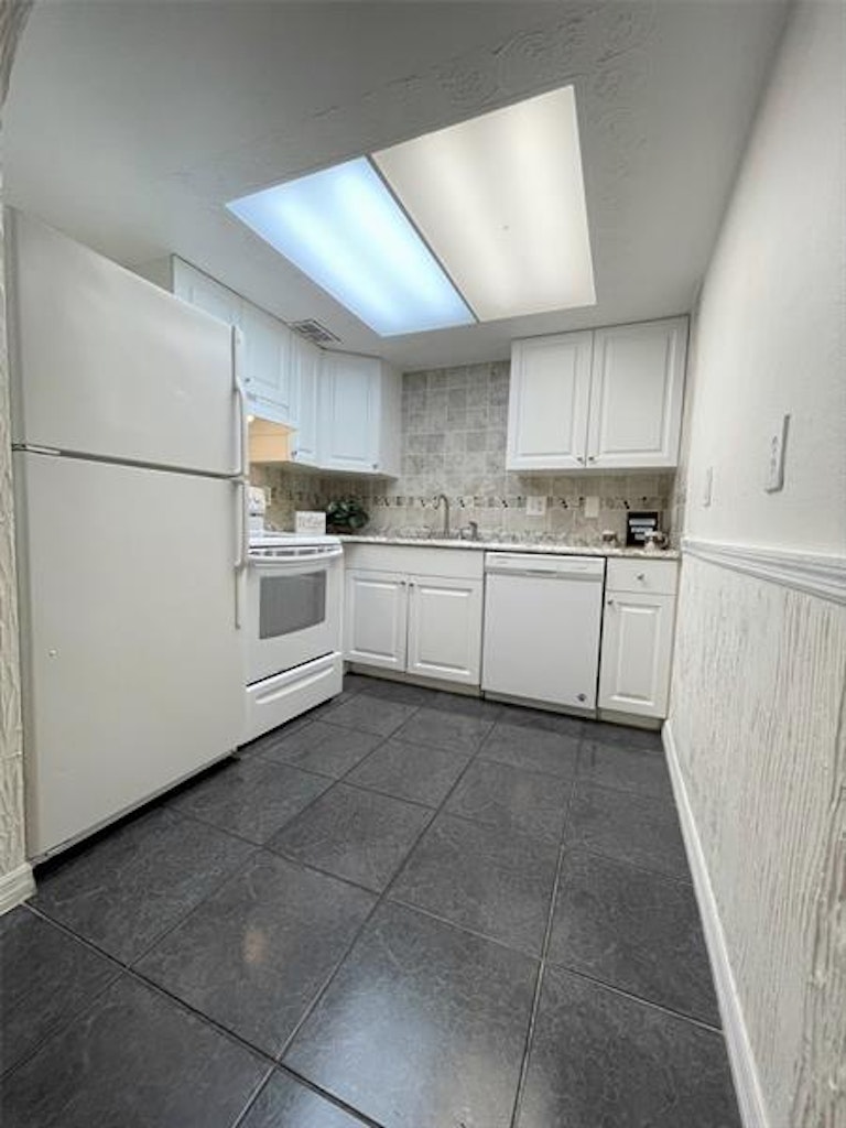 Photo 2 of 24 - 910 Lake Destiny Rd Unit C, Altamonte Springs, FL 32714