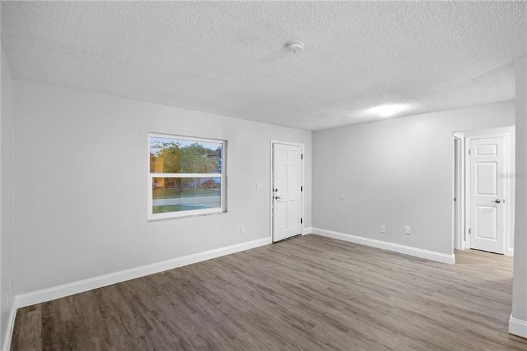 Photo 4 of 23 - 125 E Iris Dr, Orange City, FL 32763
