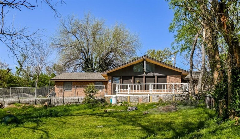 Photo 13 of 30 - 922 SE 5th St, Grand Prairie, TX 75051